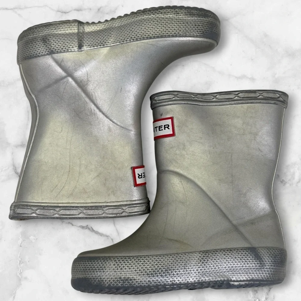 Hunter Kids First Classic Metallic Rain Boots in silver size 4